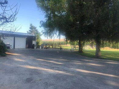 Shop/ Garage Paved Driveway