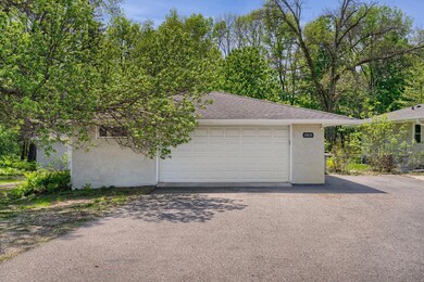 Huge oversized garage both wide and deep