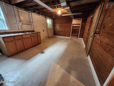 1517 Cottonwood St, Grand Forks, ND 58201 - photo 2