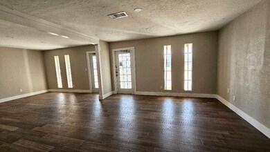 13907 Gainesville St, Houston, TX 77015 - photo 7