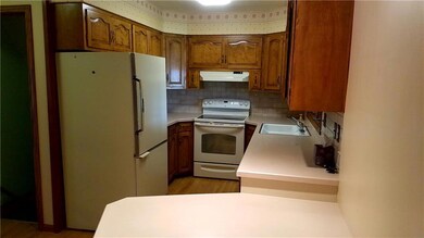 704 E 15th St S, Newton, IA 50208 - photo 7