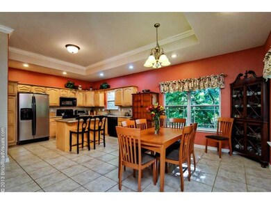 Kitchen. Such a pretty and open kitchen!