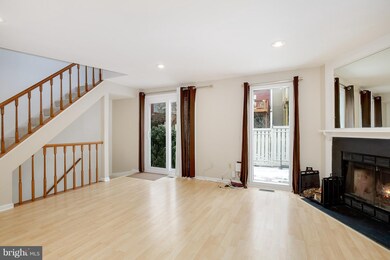 11928 Redtree Way, Reston, VA 20194 - photo 2