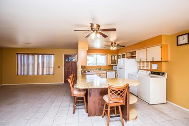 Kitchen & Dining