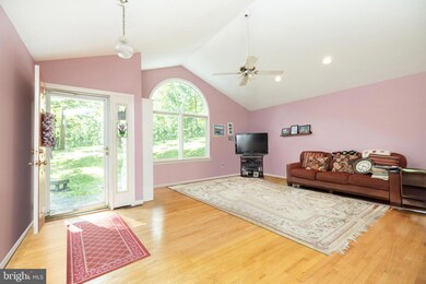 198 Greenbriar Cir, Cross Junction, VA 22625 - photo 4