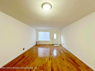 31 Scenic Ln, Staten Island, NY 10304 - photo 4