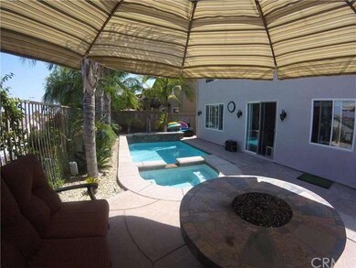 Backyard - Pool & lounge area
