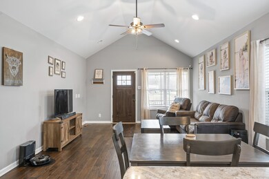 802 Sevier St, Shelbyville, TN 37160 - photo 4