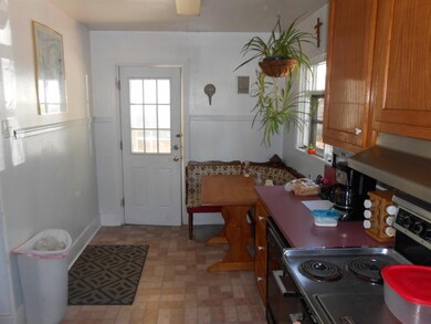 Eat-in-Kitchen