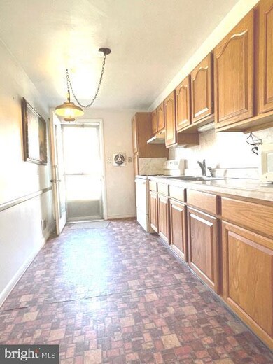 945 Regina Dr, Halethorpe, MD 21227 - photo 7