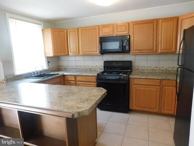 6816 Clover Ln, Upper Darby, PA 19082 - photo 2