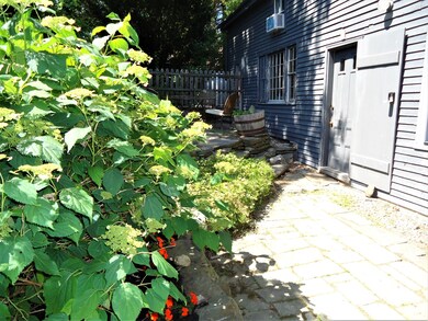 54 Garden patio 2