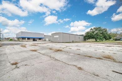 201 N May St, Madisonville, TX 77864 - photo 7