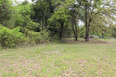 1017 Meadow Oaks St, Azle, TX 76020 - photo 2