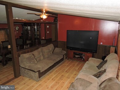 81 Melbourne Ct, Bunker Hill, WV 25413 - photo 2