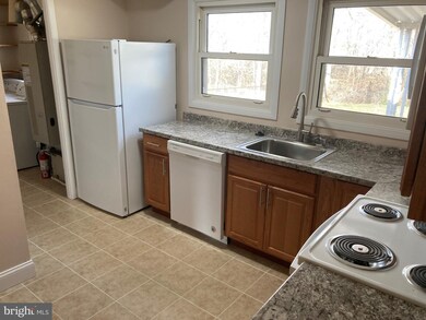 15758 Pointer Ridge Dr, Bowie, MD 20716 - photo 3