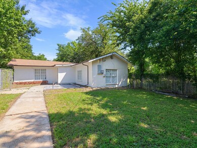 806 W Milam St, Ennis, TX 75119 - photo 2