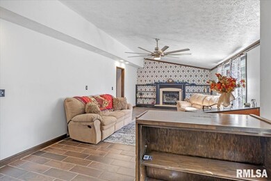 1224 Commanche Rd unit 1, Auburn, IL 62615 - photo 5