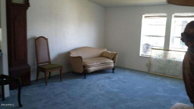 7575_chasta_living_room_pic2