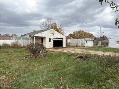 2127 Quayle Dr, Akron, OH 44312 - photo 2