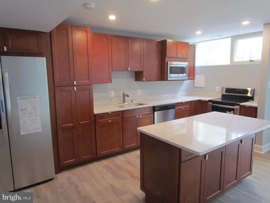 11521 Maple Ridge Rd, Reston, VA 20190 - photo 4