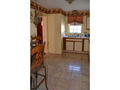 565 Quaker Ln unit 68, West Warwick, RI 02893 - photo 5