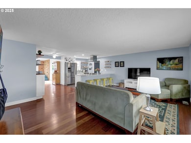 1036 Oak St, Junction City, OR 97448 - photo 4