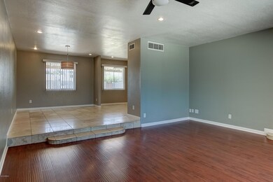 4536 S Forest Ave-11
