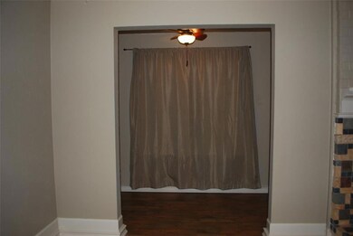 Nook near the dining area, perfect for a ldesk (office or library)