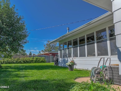 815 14th St W, Williston, ND 58801 - photo 4