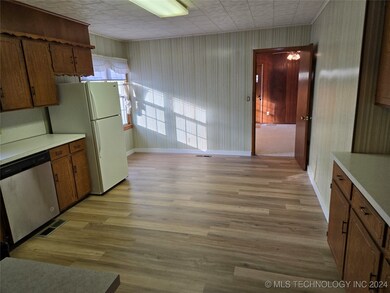 1213 E Mcleod Ave, Sapulpa, OK 74066 - photo 5