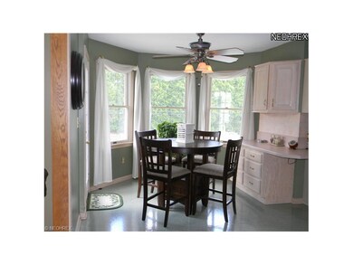 Additional cabinet and counter space in the dinett