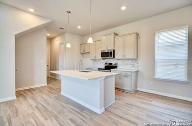 877 Farmhouse Trail, New Braunfels, TX 78130 - photo 3