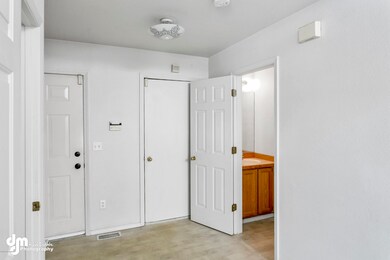 05-Entry and Guest Bathroom 1008