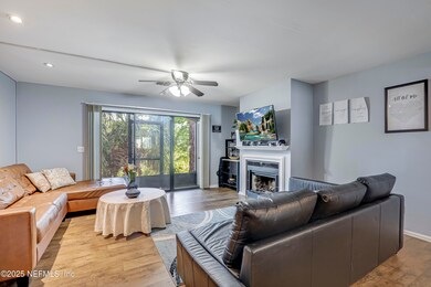 8118 Baymeadows Cir E unit 6, Jacksonville, FL 32256 - photo 5