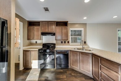 2409 Creekview Dr, Granbury, TX 76048 - photo 7