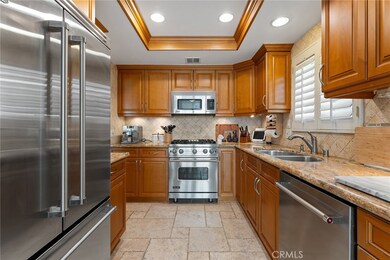 15175 Magnolia Blvd unit A, Sherman Oaks, CA 91403 - photo 2