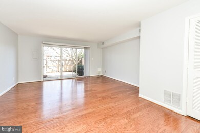 8392 Forrester Blvd unit 553, Springfield, VA 22152 - photo 7