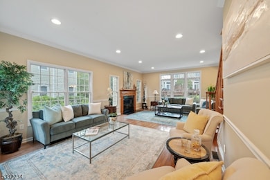 26 Chestnut Ct, Cedar Grove, NJ 07009 - photo 4