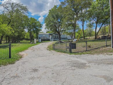 1340 Oakridge Rd, Azle, TX 76020 - photo 3