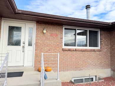 10329 S Silver Willow Dr, Sandy, UT 84070 - photo 4