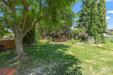 627 12th St NE, East Wenatchee, WA 98802 - photo 5