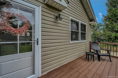 112 Magnolia Dr, Rocky Point, NY 11778 - photo 4