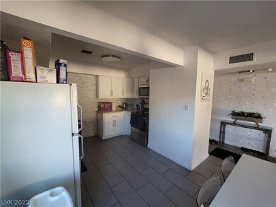 3066 Burnham Ave unit A, Las Vegas, NV 89169 - photo 4
