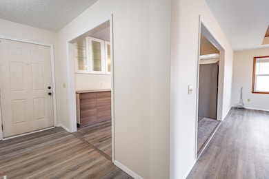 3313 W Camelot St, Springfield, MO 65807 - photo 6