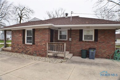 827 W College Ave, Woodville, OH 43469 - photo 3