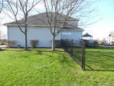 6961 Goldfinch Ct, North Tonawanda, NY 14120 - photo 6