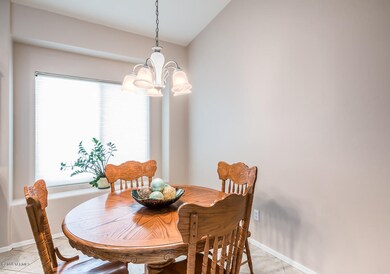 Dining1