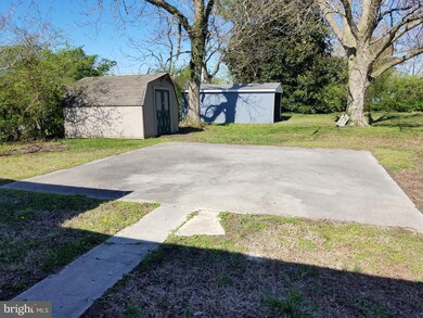 1211 Cedar St, Pocomoke City, MD 21851 - photo 2