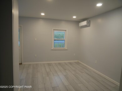 903 W Spruce St, Coal Township, PA 17866 - photo 6